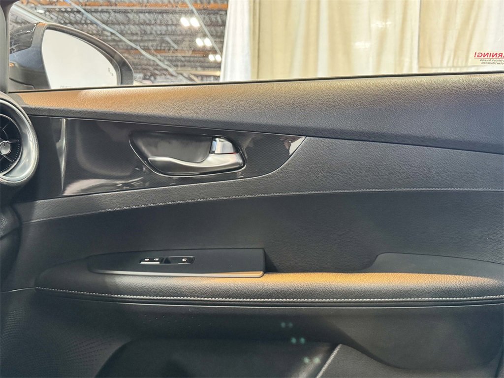 2020 Kia Forte GT-Line photo 40