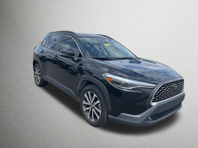 2022 Toyota Corolla Cross XLE's photo