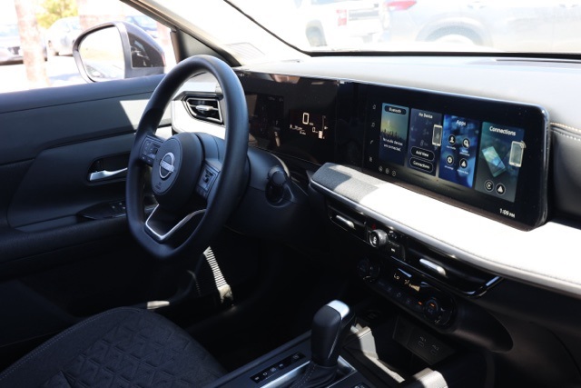 2026 Nissan Kicks SV photo 17