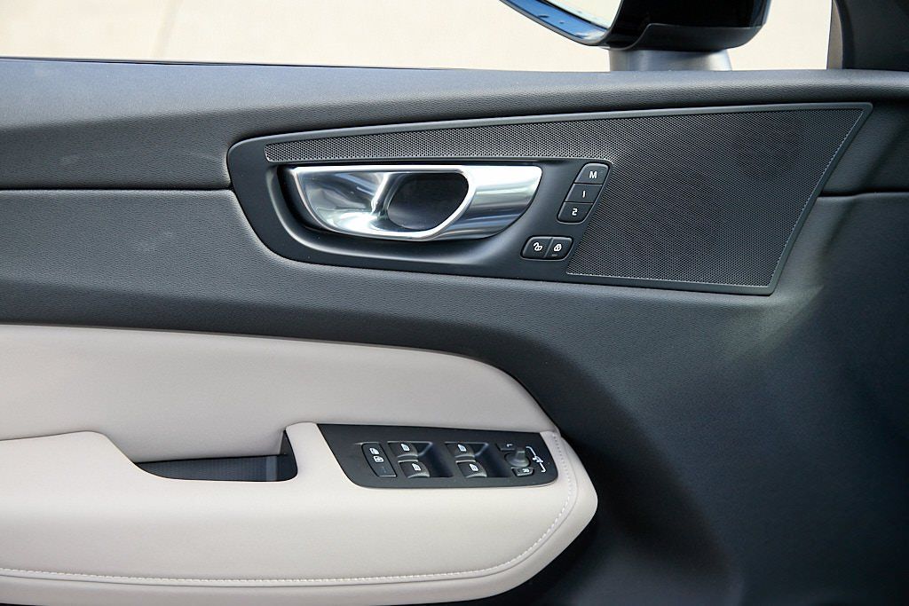 2026 VOLVO XC60 - Image 10