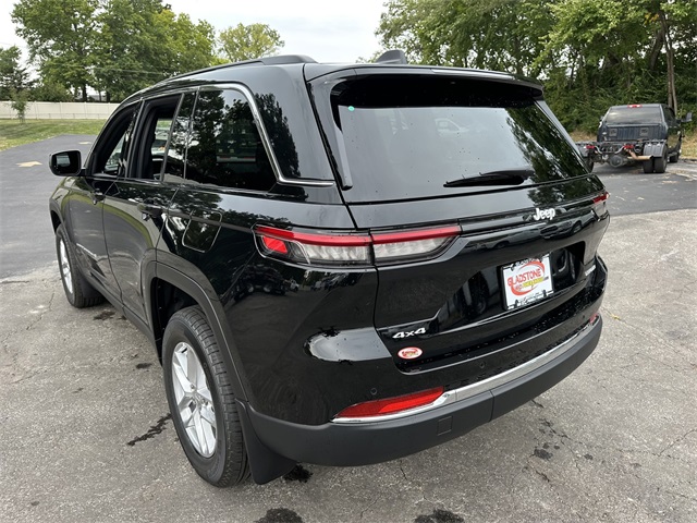 2025 Jeep Grand Cherokee Laredo photo 8