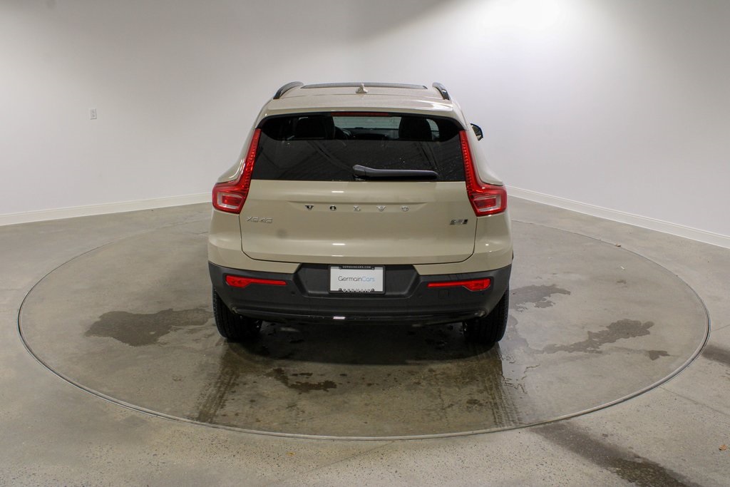 2026 Volvo XC40 photo 4