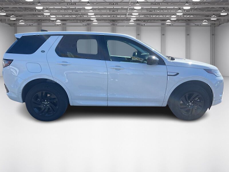 2025 Land Rover Discovery Sport S photo 3