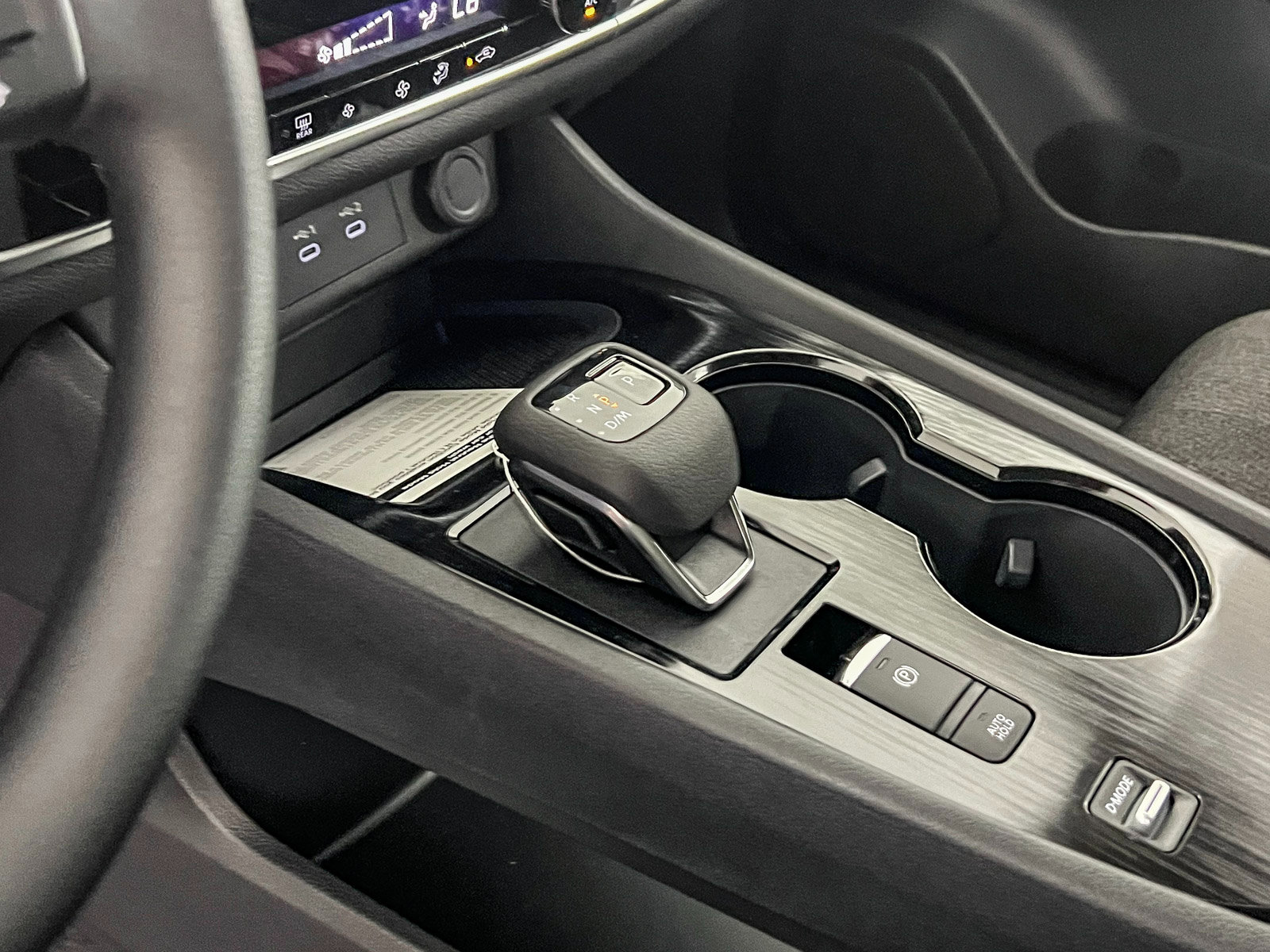 2025 Nissan Rogue SV photo 17