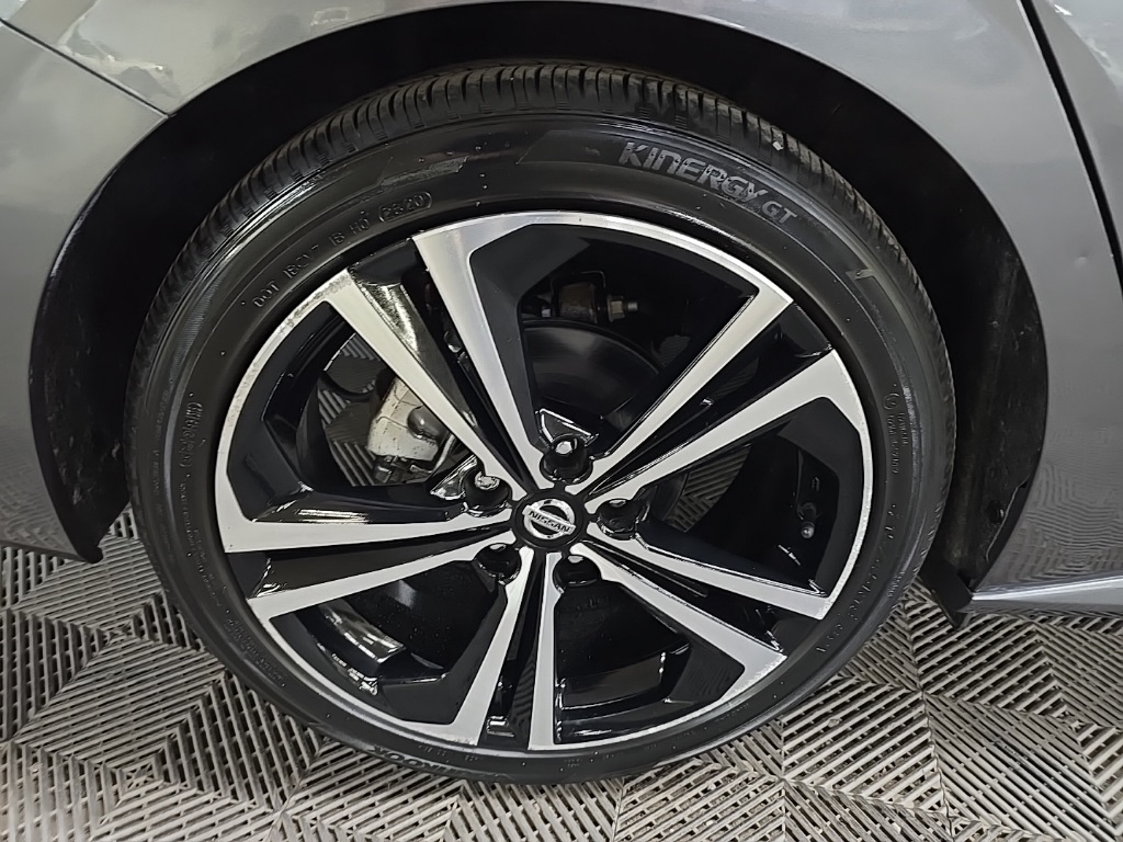 2021 Nissan Sentra SR photo 12