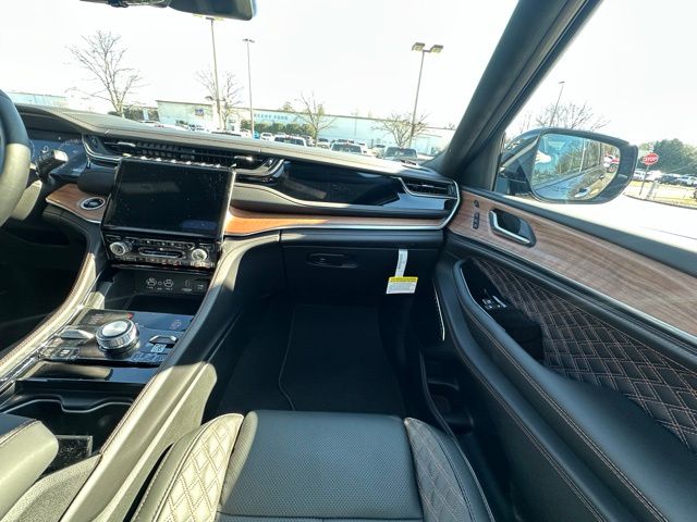 2025 Jeep Grand Cherokee Summit Reserve photo 26