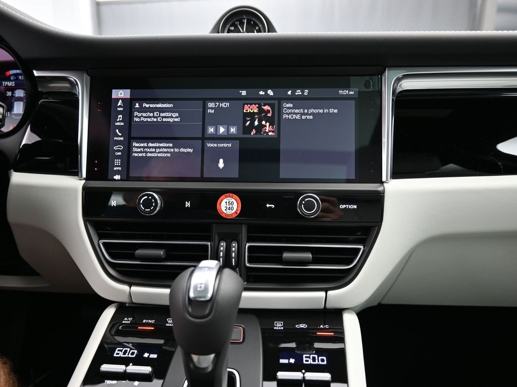 2026 Porsche Macan T photo 7