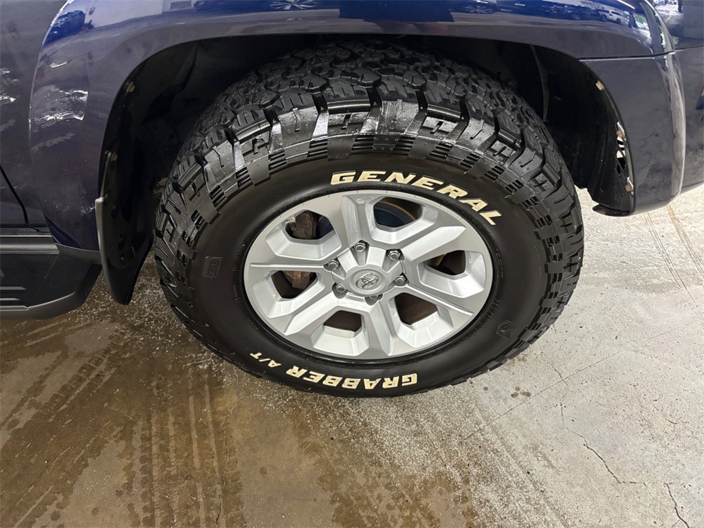2017 Toyota 4Runner SR5 Premium photo 35