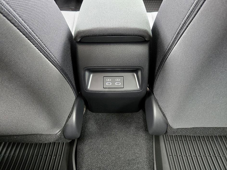2025 Toyota Corolla LE photo 14