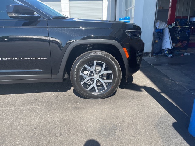 2025 Jeep Grand Cherokee Limited photo 9
