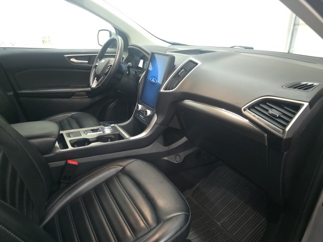 2022 Ford Edge SEL photo 4
