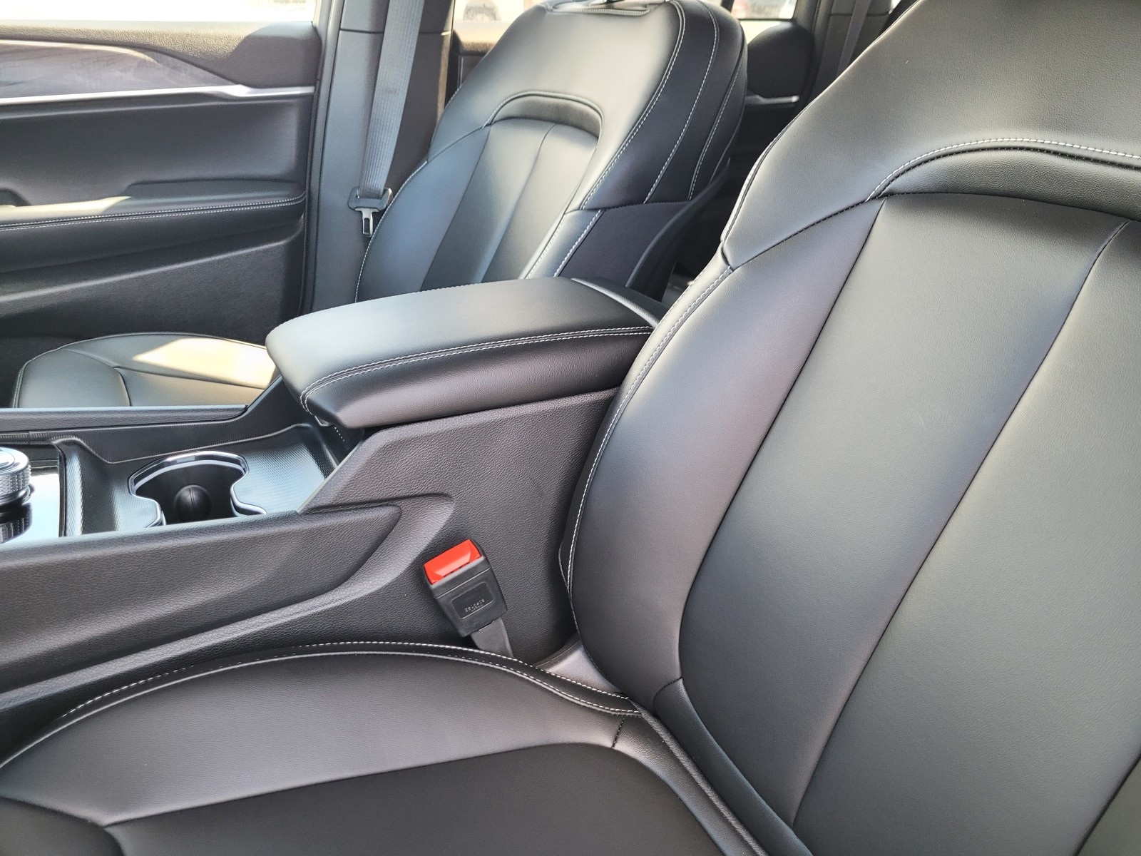2025 Jeep Grand Cherokee Limited photo 12