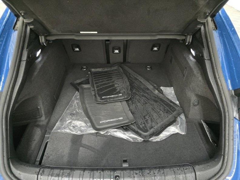 2024 PORSCHE TAYCAN - Image 6