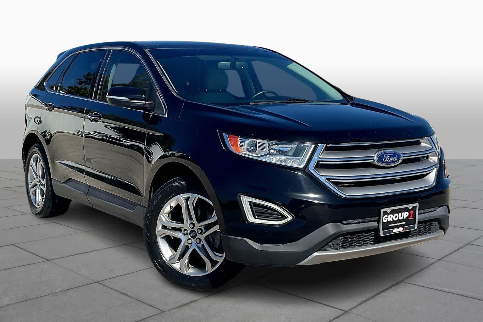 2017 Ford Edge Titanium photo 2
