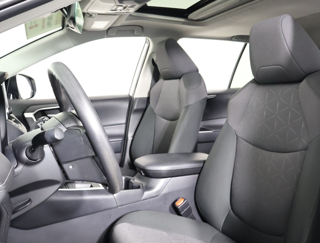 2024 Toyota RAV4 XLE photo 2
