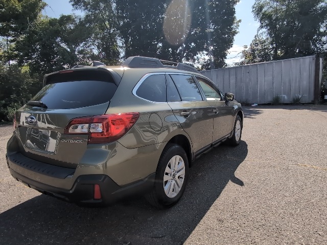 2019 Subaru Outback 2.5i Premium photo 6