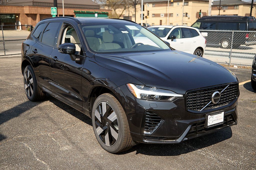 2025 VOLVO XC60 - Image 3