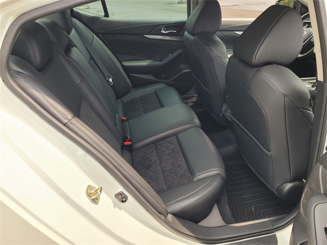 2018 Nissan Maxima SR photo 13