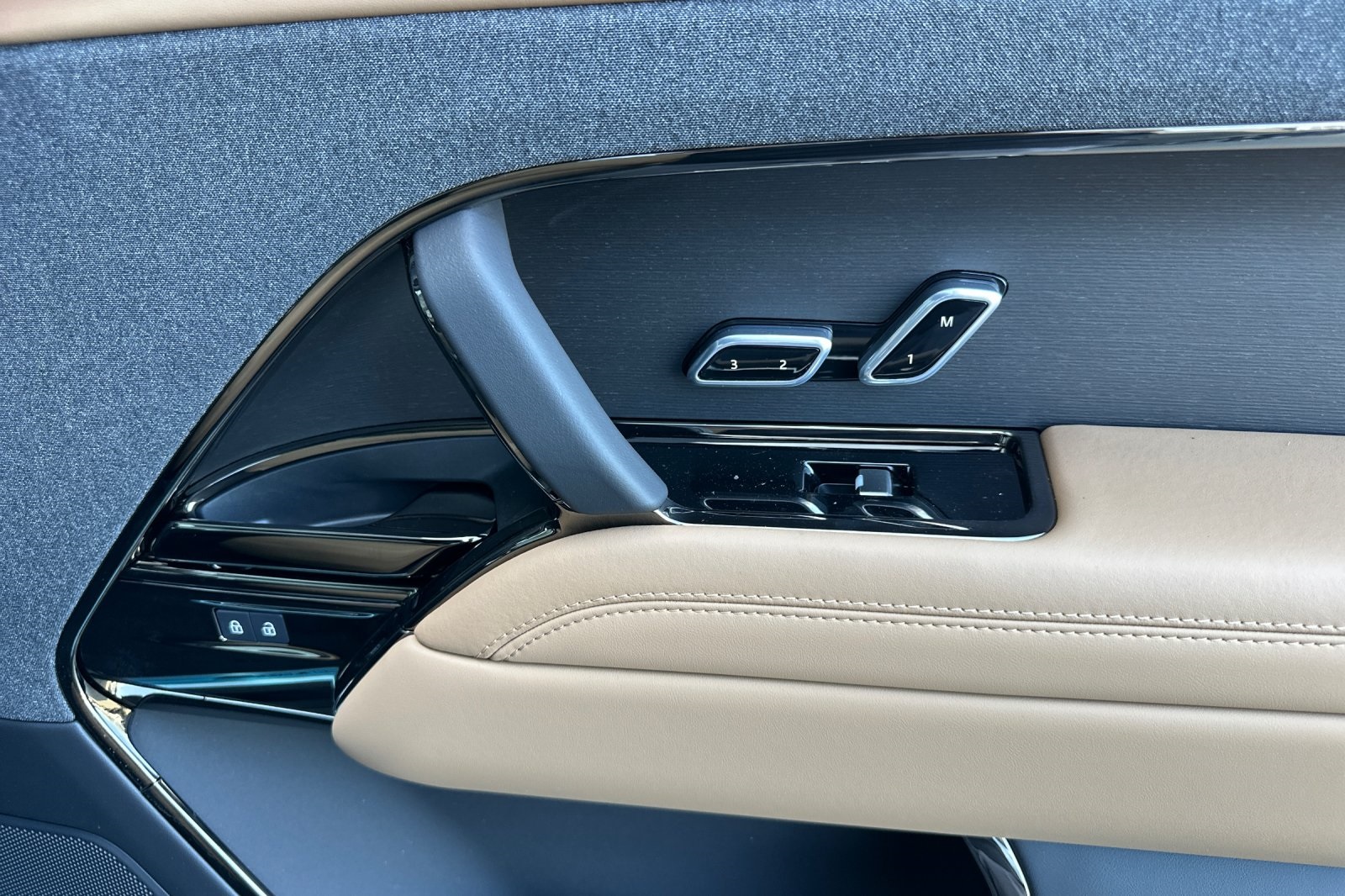 2025 Land Rover Range Rover Sport SE photo 19