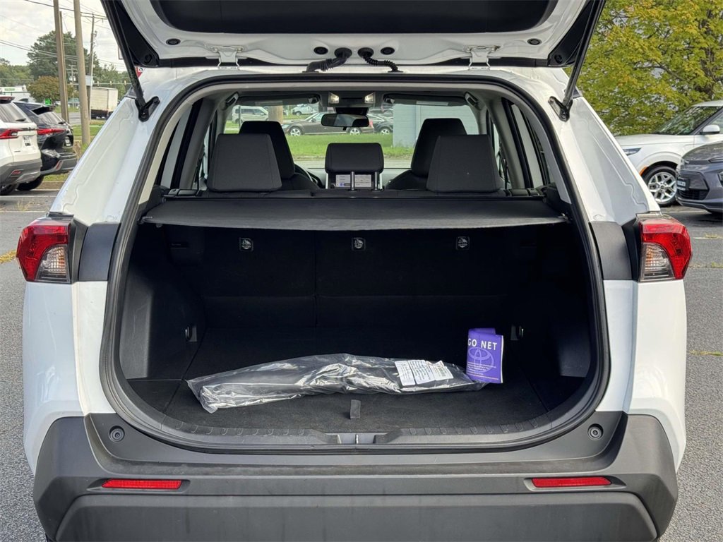2024 Toyota RAV4 Hybrid XLE photo 12
