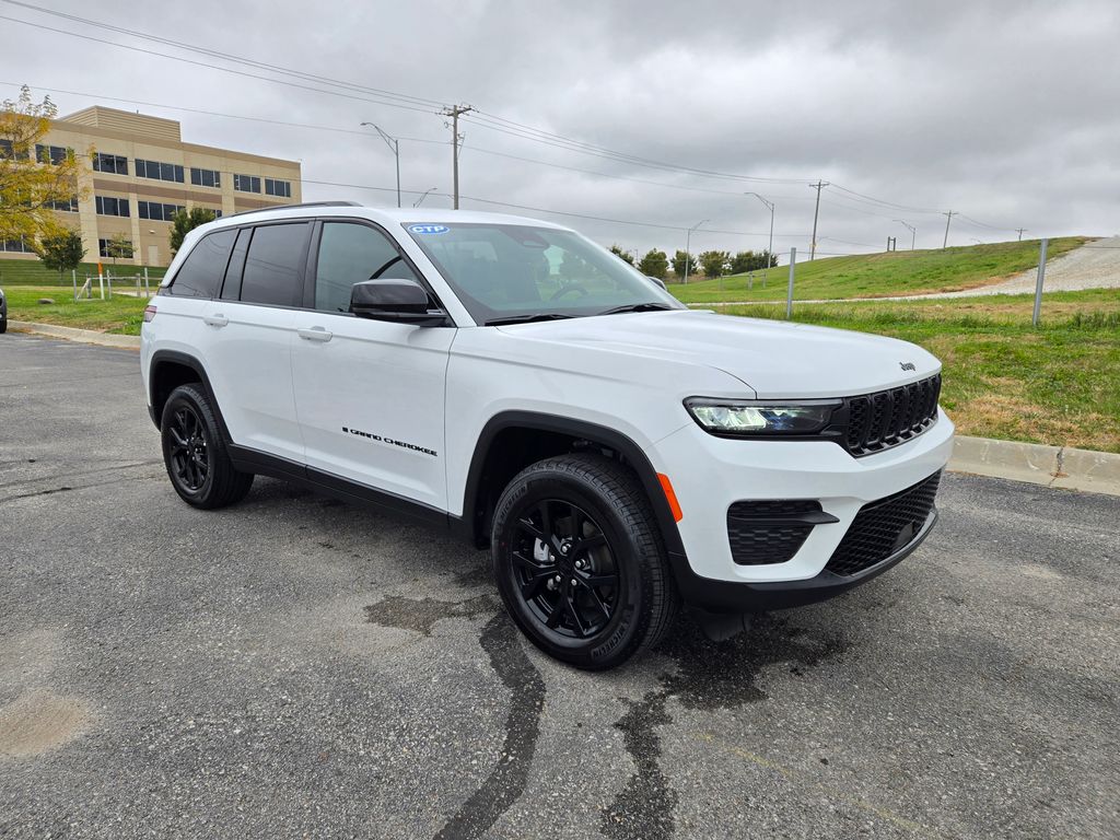 2025 Jeep Grand Cherokee Altitude's photo