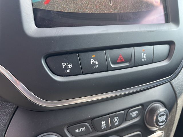2023 Jeep Cherokee Altitude photo 19