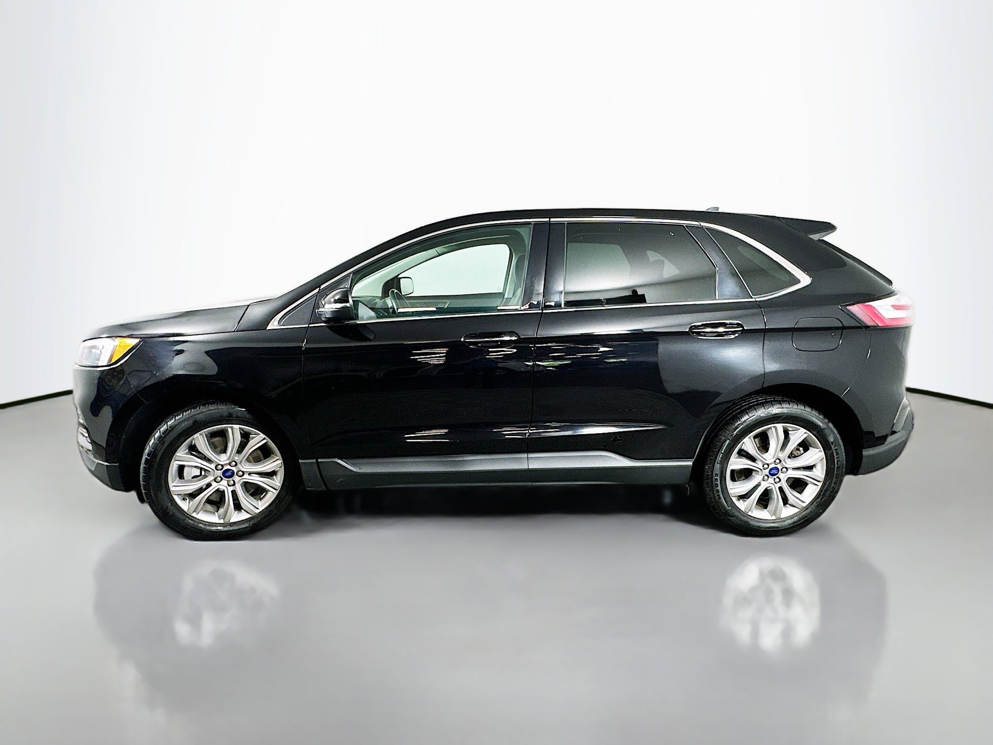 2022 Ford Edge Titanium photo 4