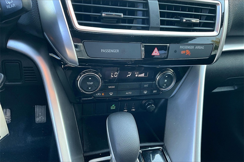 2019 Mitsubishi Eclipse Cross LE photo 25
