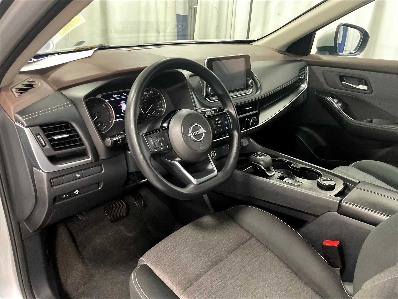 2023 Nissan Rogue SV photo 7