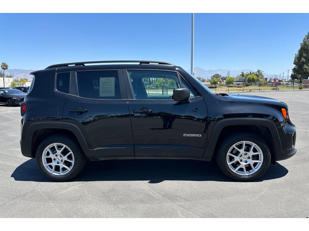 2022 Jeep Renegade Latitude photo 7