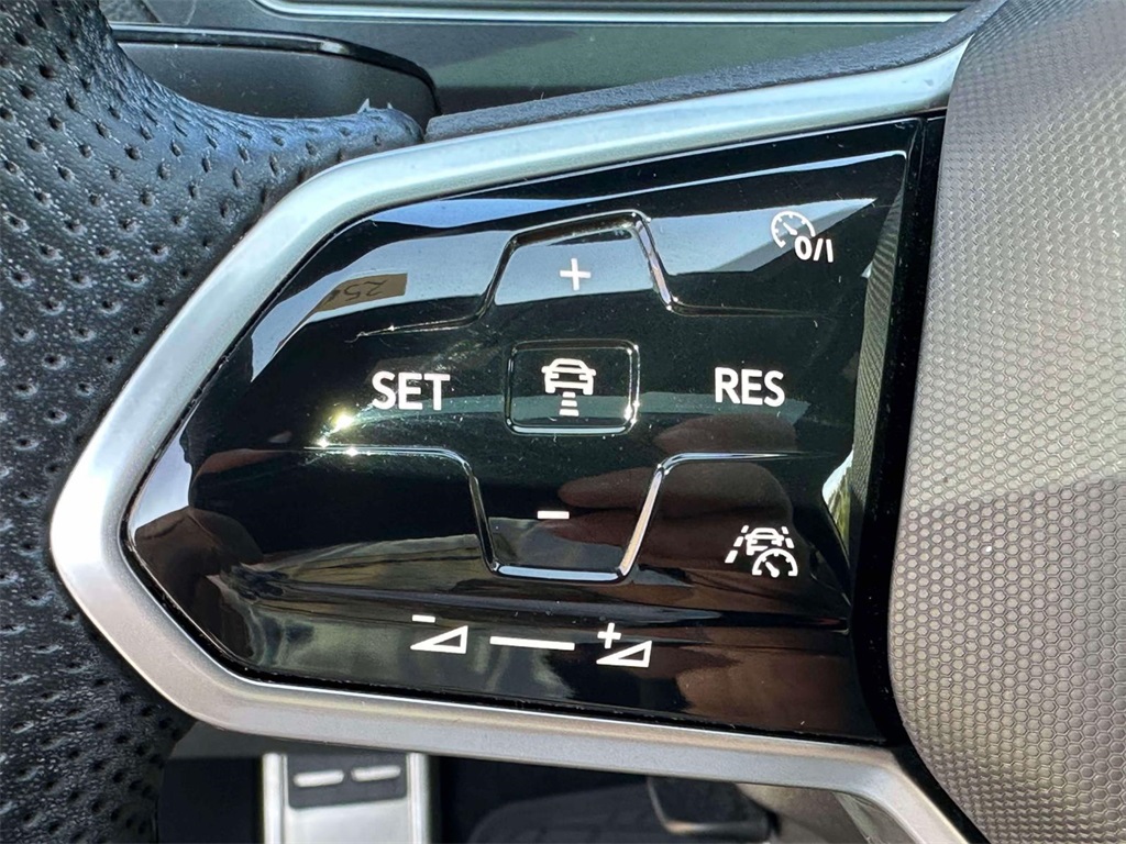 2022 Volkswagen Tiguan SE R-Line Black photo 19