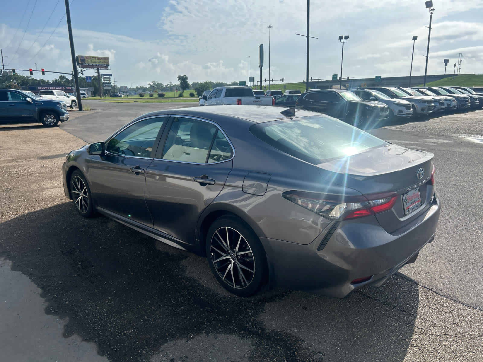 2023 Toyota Camry SE photo 4