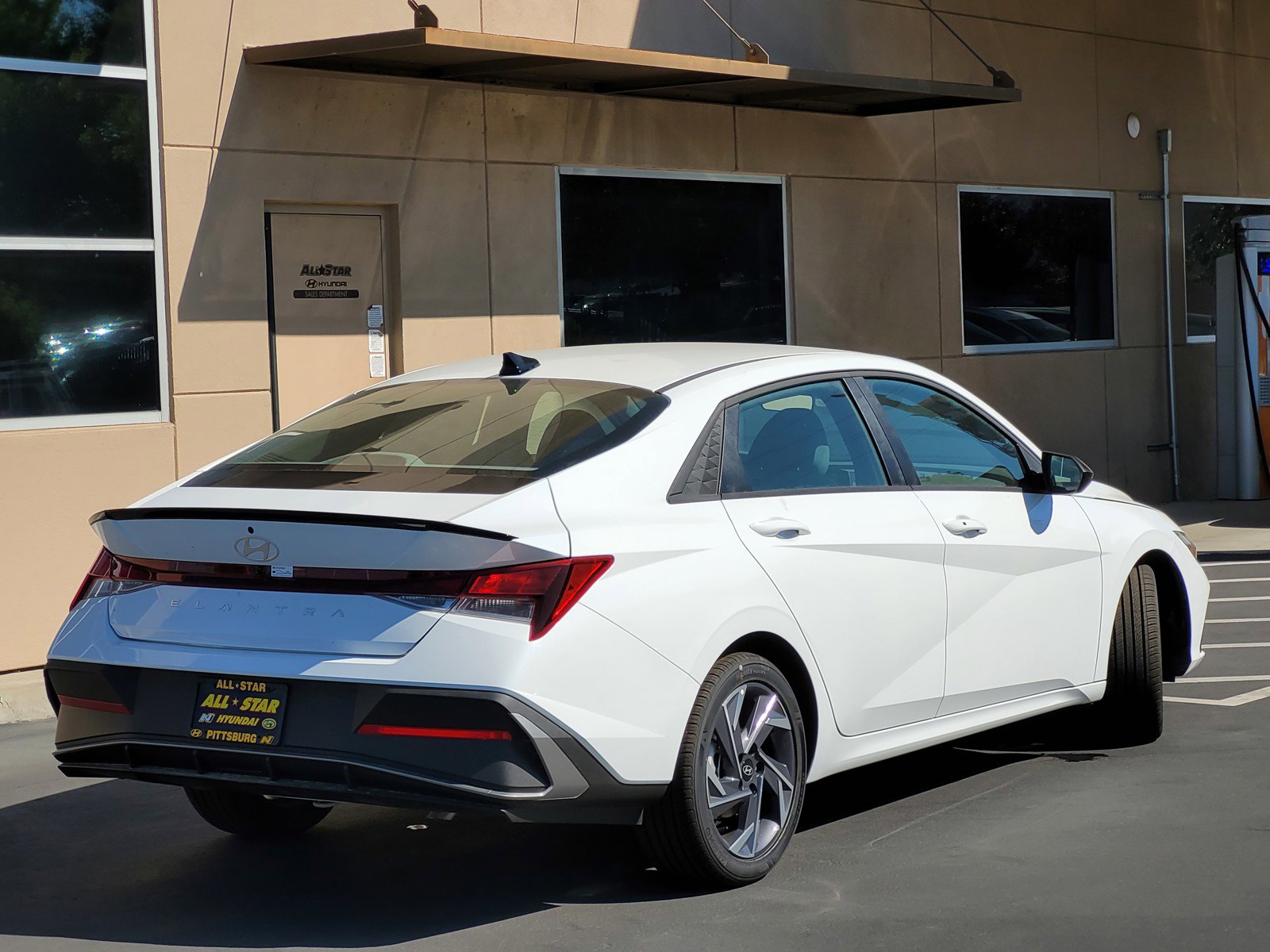2025 Hyundai Elantra SEL Sport photo 3