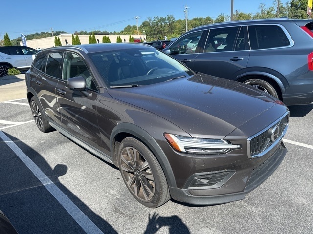 2024 Volvo V60 Cross Country Ultimate photo 2