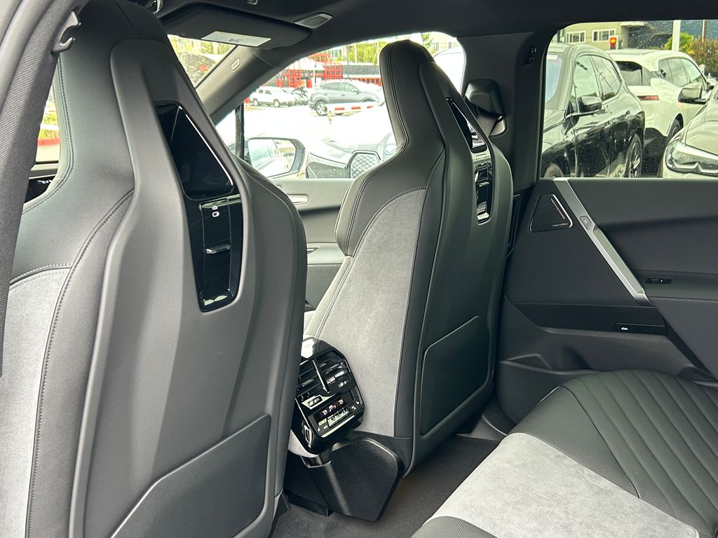 2026 Bmw iX iX M70 photo 32