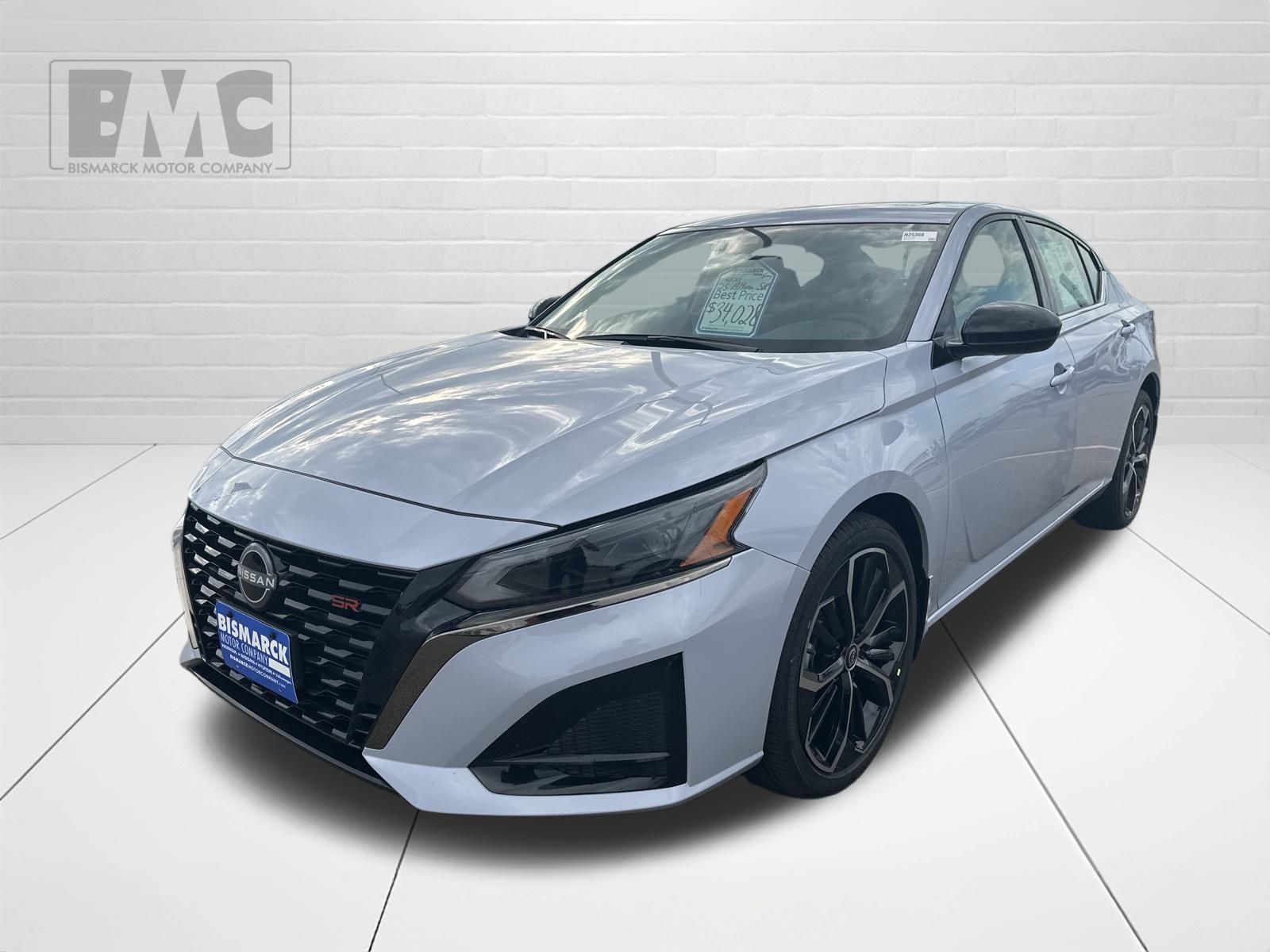 2025 Nissan Altima SR's photo