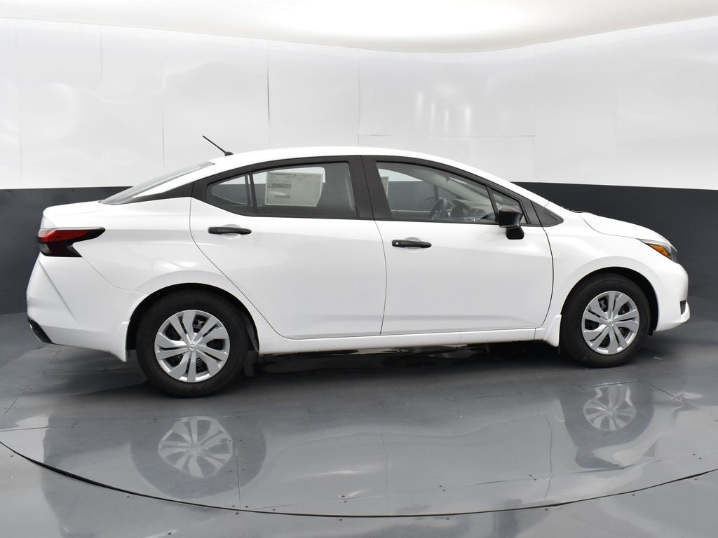 2025 Nissan Versa 1.6 S photo 8