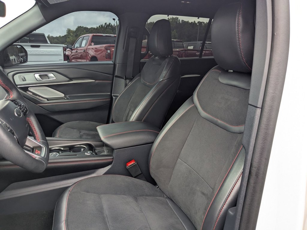 2025 Ford Explorer ST photo 11
