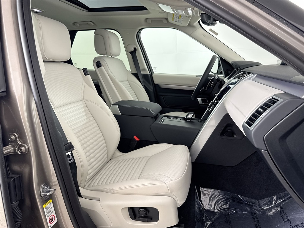 2025 Land Rover Discovery SE photo 22
