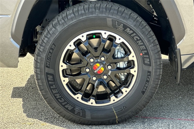 2025 Toyota Tundra SR5 CrewMax photo 30
