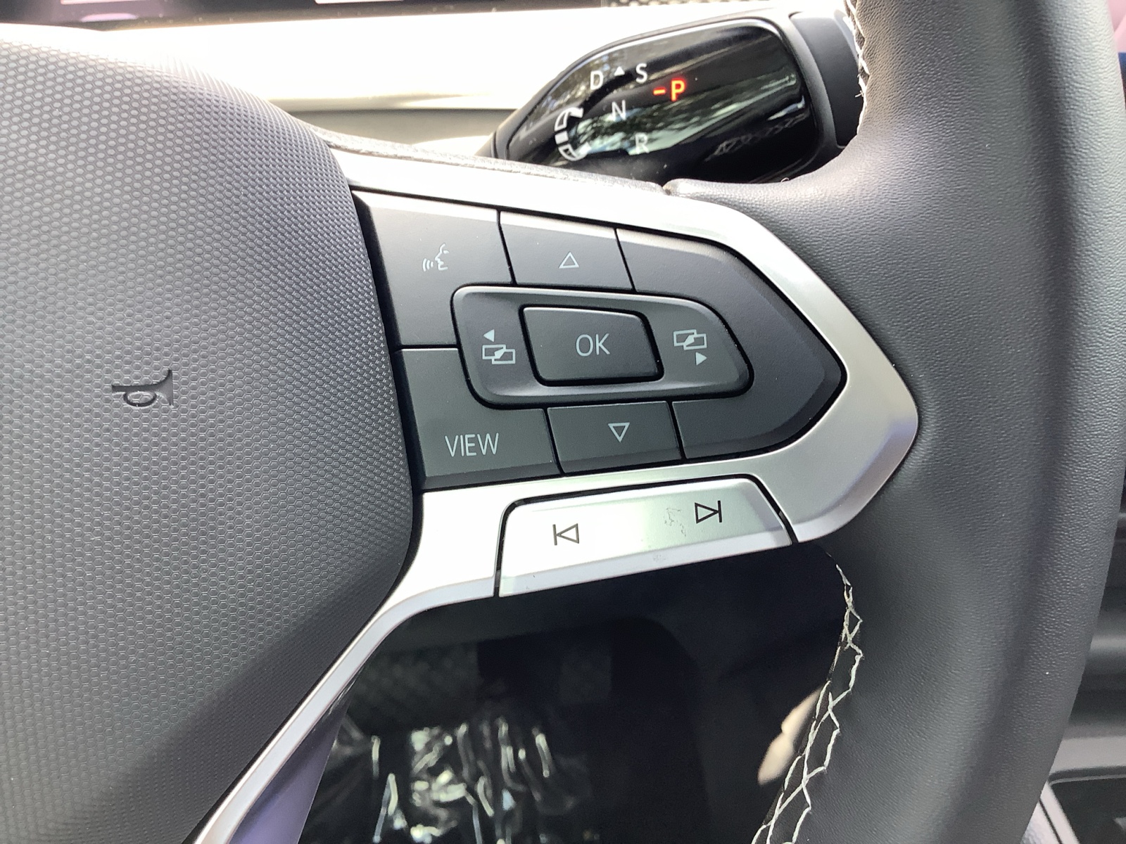 2025 Volkswagen Tiguan SE photo 22