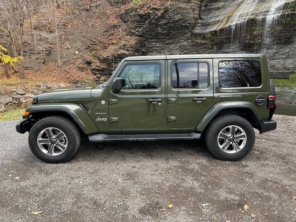2022 Jeep Wrangler Unlimited Sahara photo 2