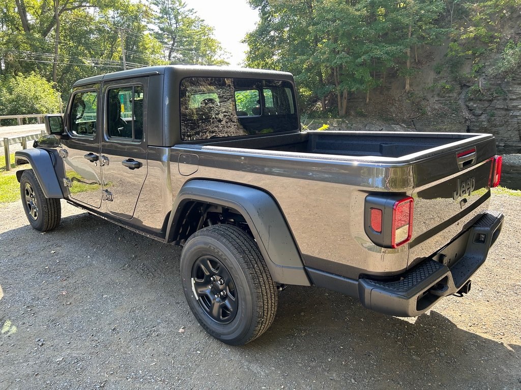 2025 Jeep Gladiator Sport photo 3