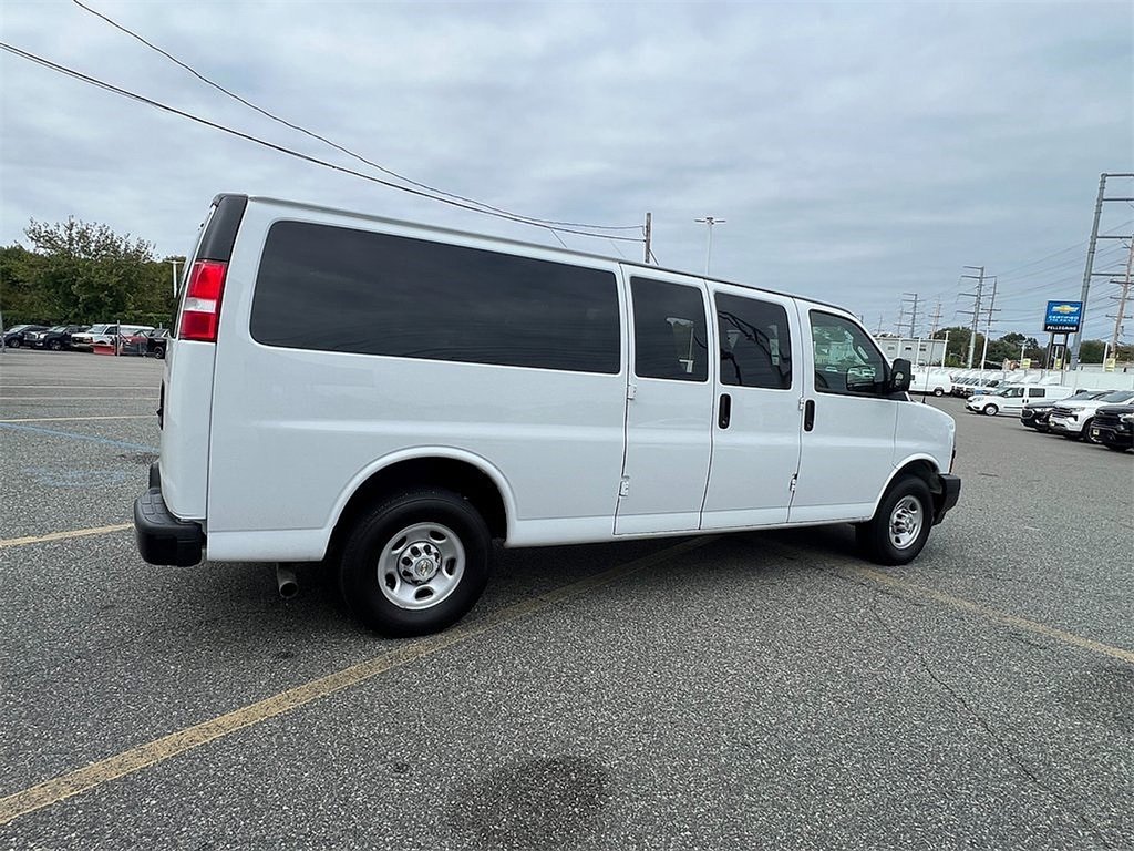 2024 Chevrolet Express Passenger 3500 photo 3