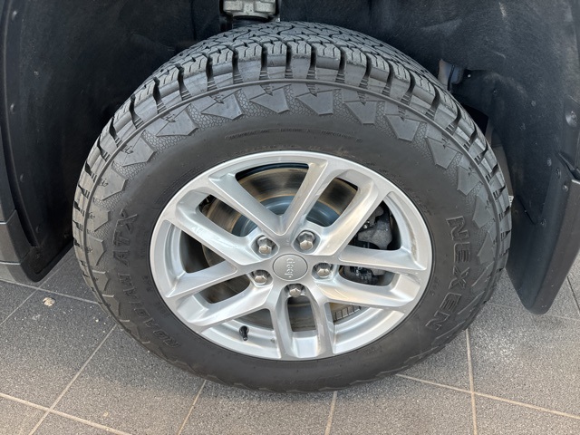 2022 Jeep Grand Cherokee Laredo photo 6