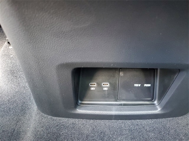 2025 Volkswagen Atlas Peak Edition SE photo 17