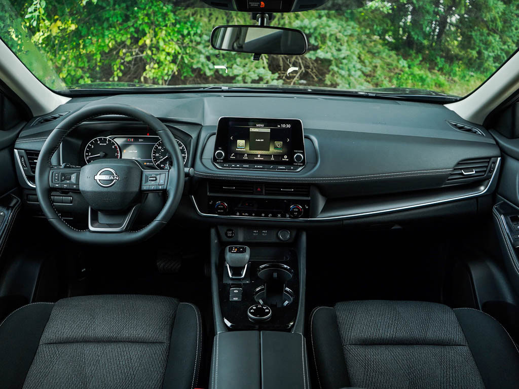 2026 Nissan Rogue SV photo 13
