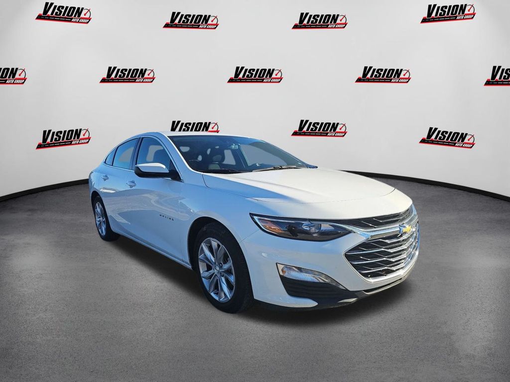 2024 Chevrolet Malibu 1LT photo 3
