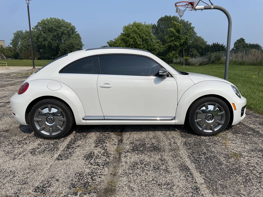 2014 Volkswagen Beetle TDI photo 2