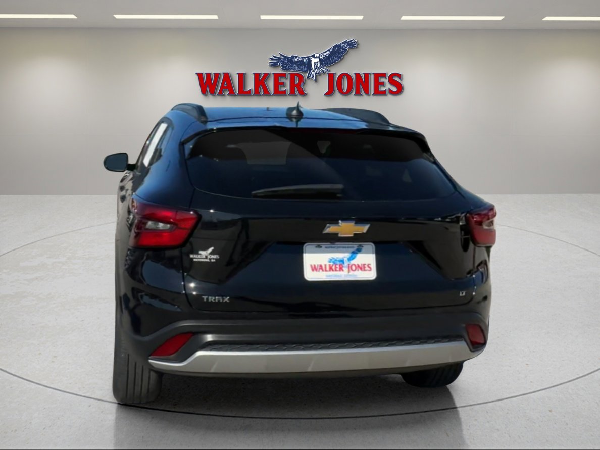 2024 Chevrolet Trax LT photo 3